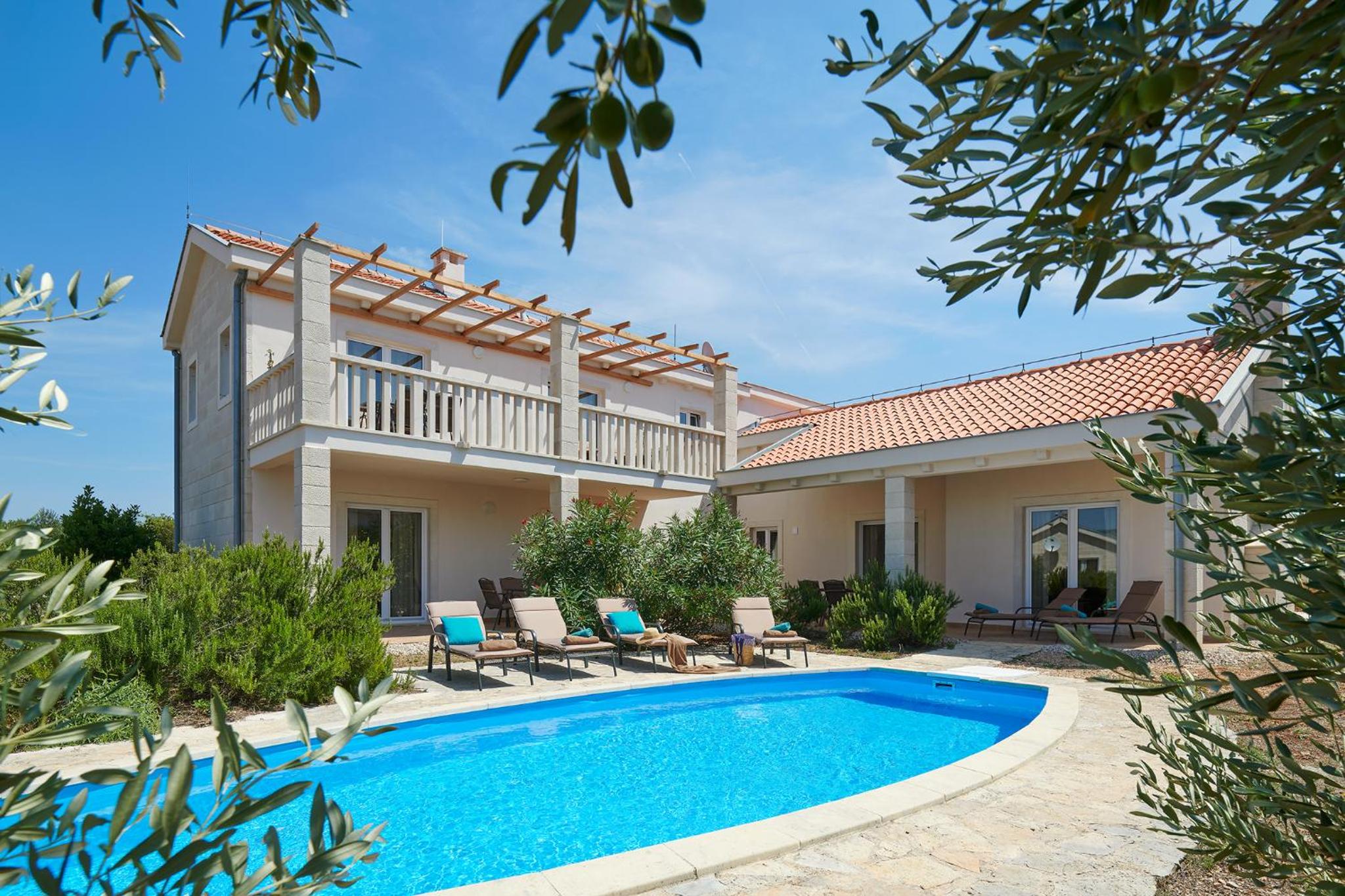 Doris Hvar
