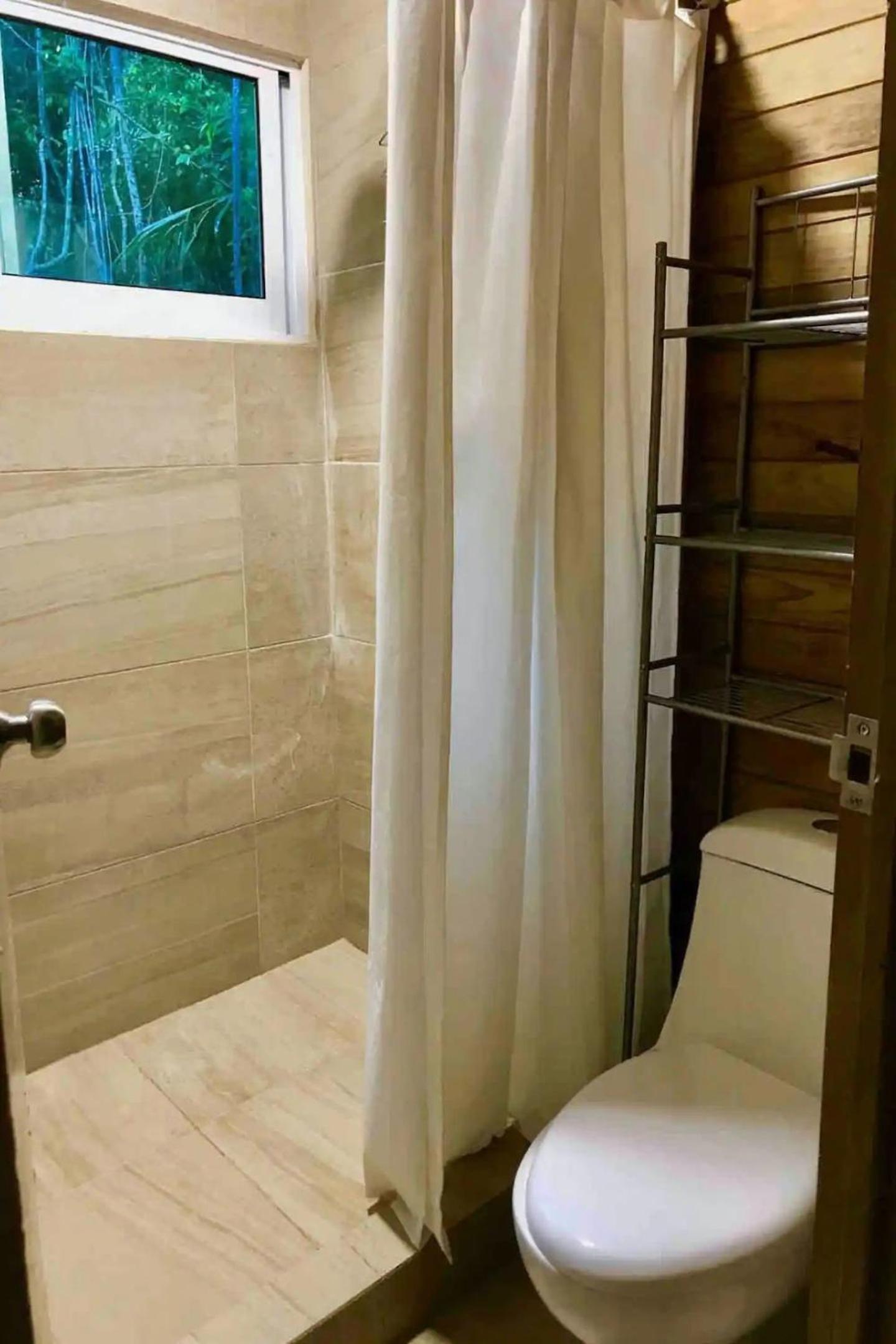 EcoStay SuKhA- Cabañas ecológicas frente a la laguna