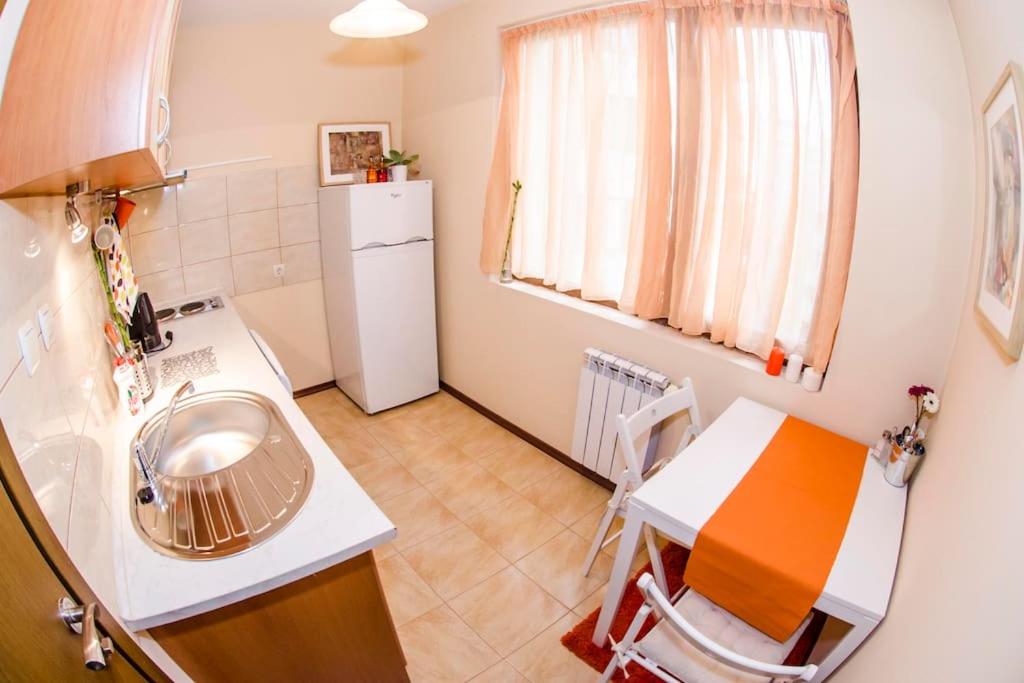 23 Central 1 Bedroom Apartment with Balcony