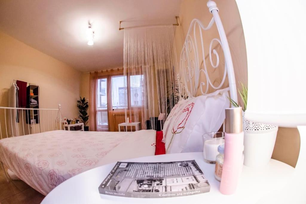 23 Central 1 Bedroom Apartment with Balcony
