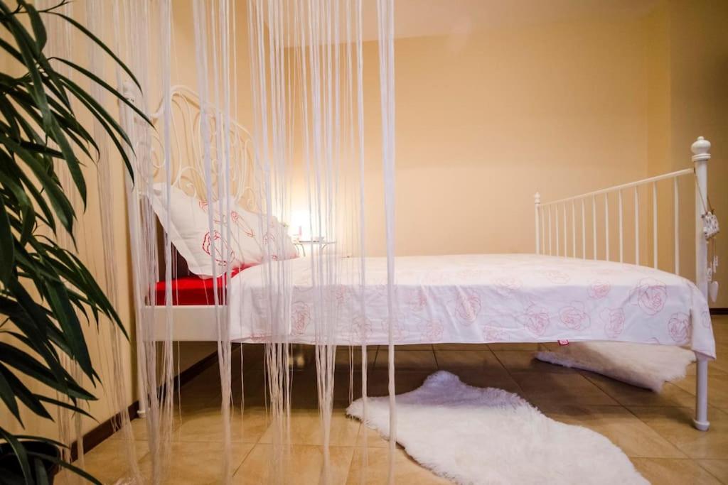 23 Central 1 Bedroom Apartment with Balcony