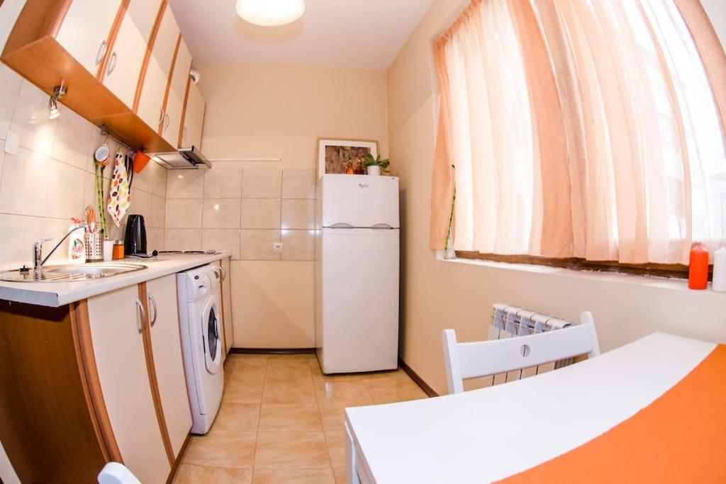 23 Central 1 Bedroom Apartment with Balcony