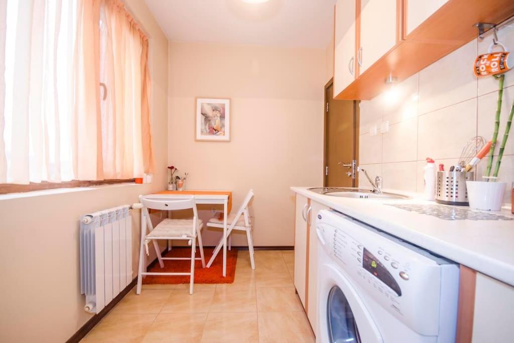 23 Central 1 Bedroom Apartment with Balcony