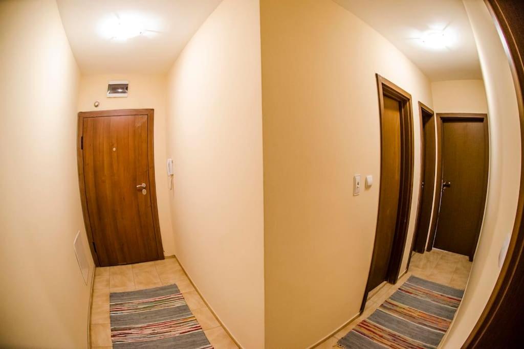 23 Central 1 Bedroom Apartment with Balcony