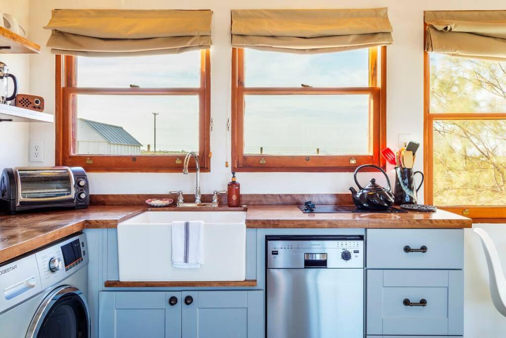 Private, peaceful cabin in North Joshua Tree view 2