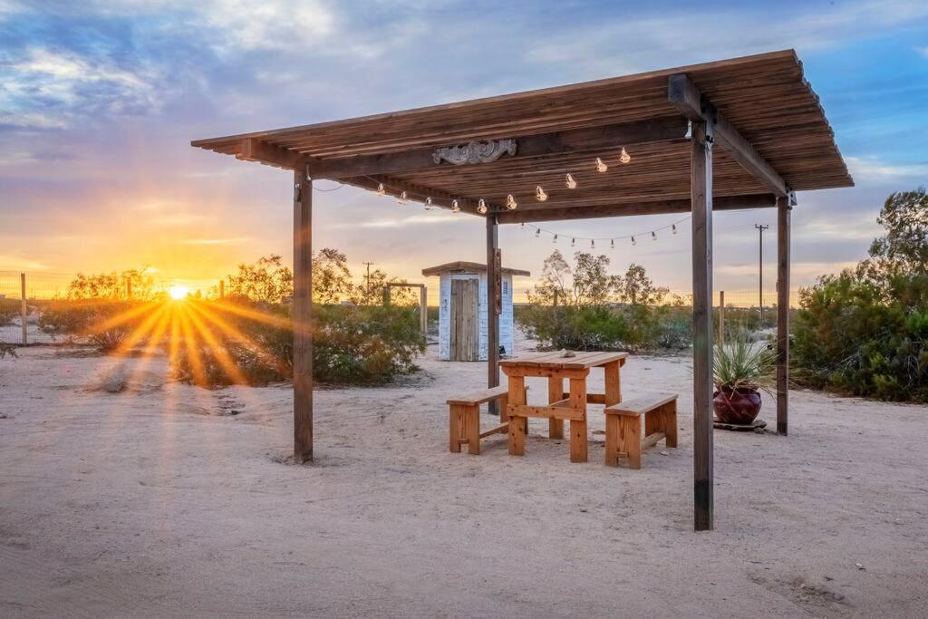 Private, peaceful cabin in North Joshua Tree view 3