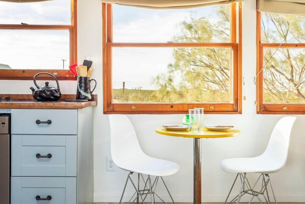 Private, peaceful cabin in North Joshua Tree view 4