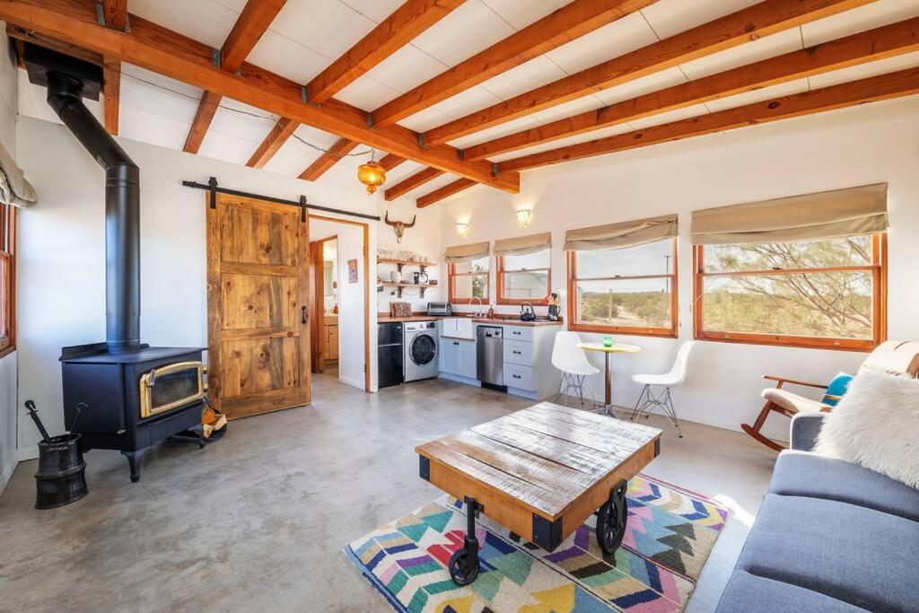 Private, peaceful cabin in North Joshua Tree view 5