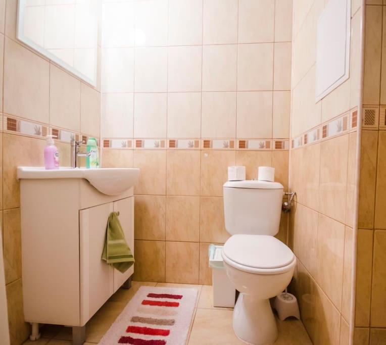 35 Cozy Central 1 Bedroom Apartment with Balcony