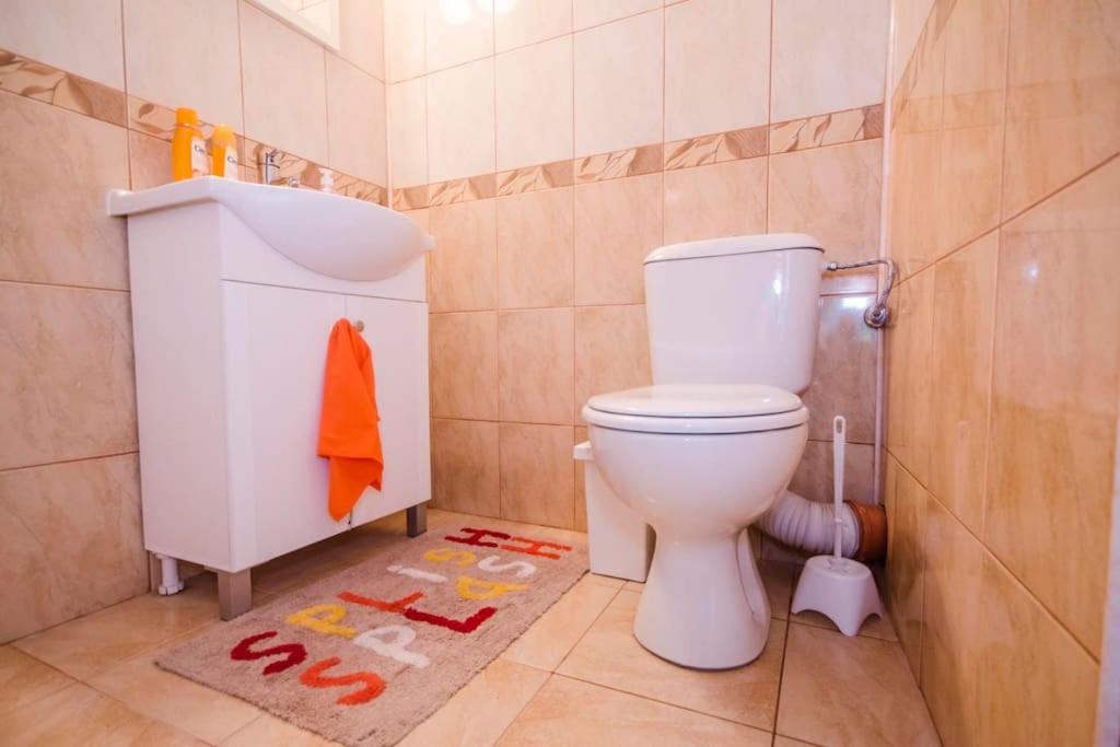 35 Cozy Central 1 Bedroom Apartment with Balcony