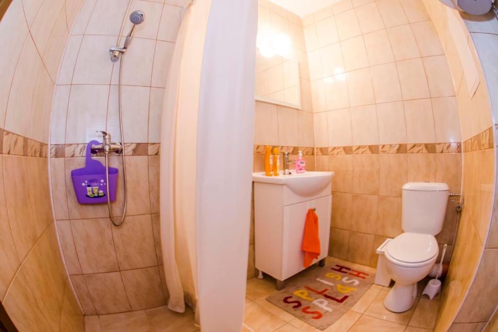 35 Cozy Central 1 Bedroom Apartment with Balcony