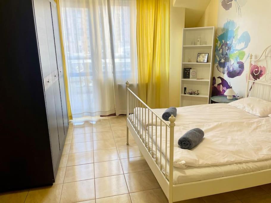 35 Cozy Central 1 Bedroom Apartment with Balcony