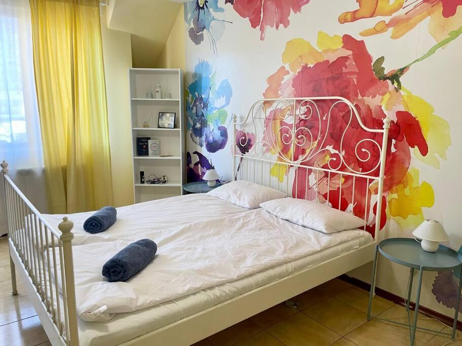 35 Cozy Central 1 Bedroom Apartment with Balcony