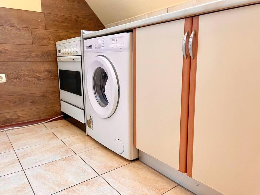 35 Cozy Central 1 Bedroom Apartment with Balcony