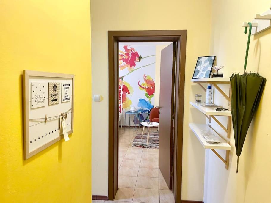 35 Cozy Central 1 Bedroom Apartment with Balcony