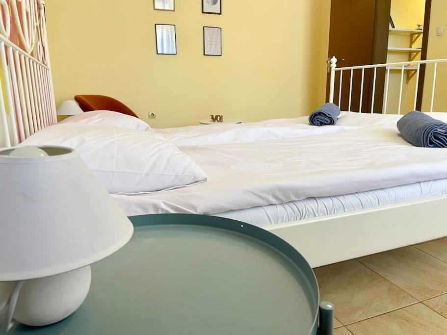 35 Cozy Central 1 Bedroom Apartment with Balcony