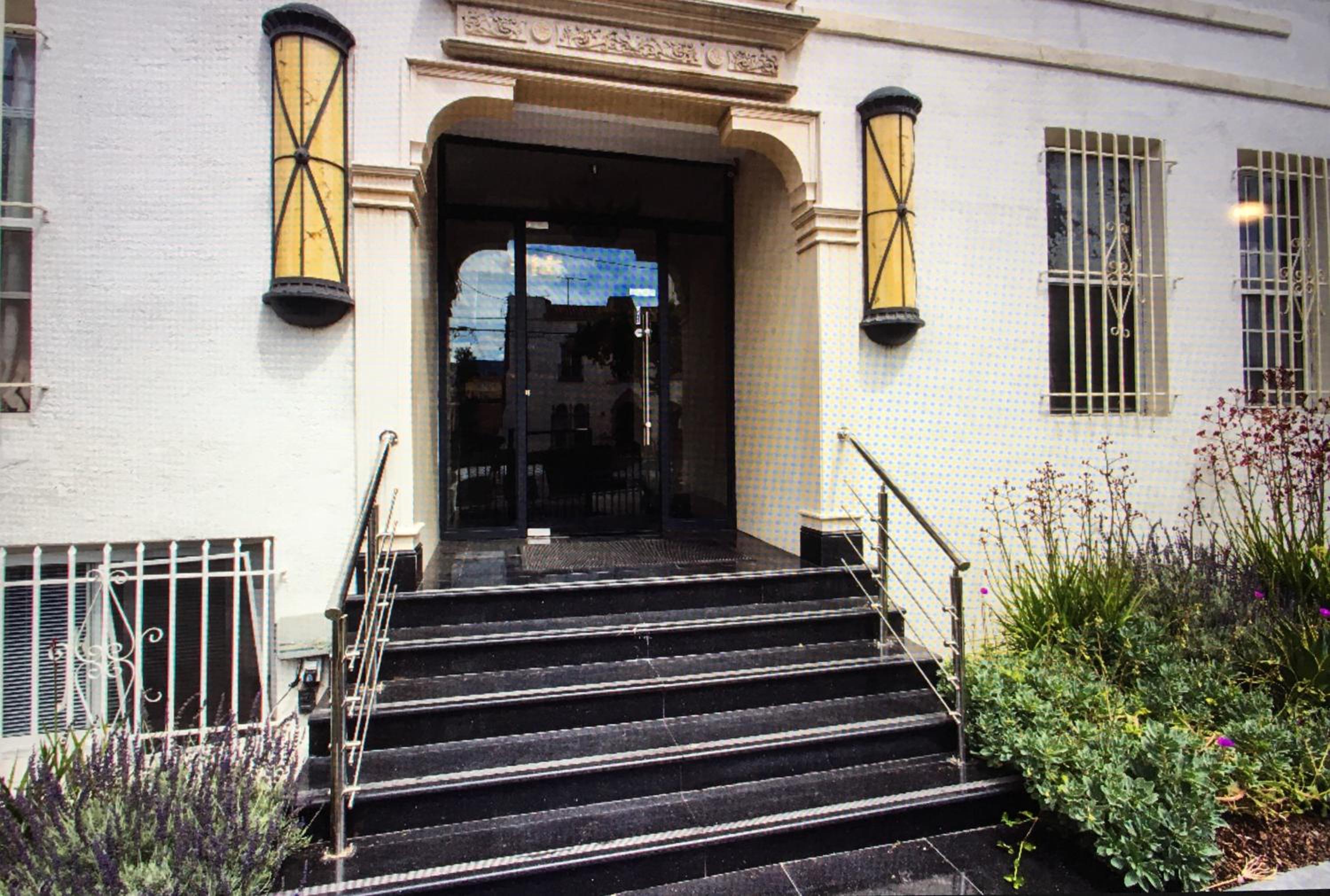 Luxury 2 Bedroom Suite Apartment in Koreatown