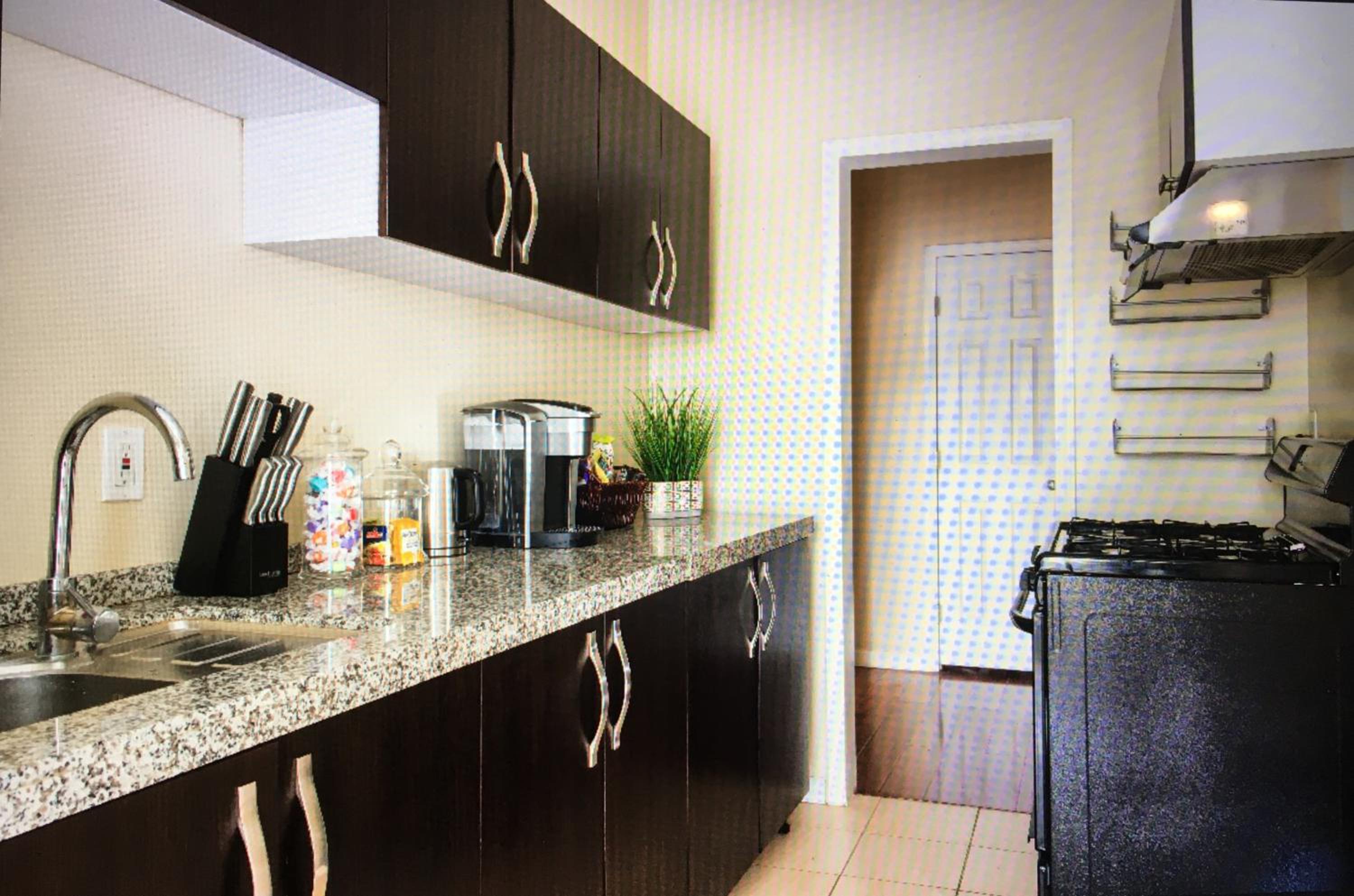 Luxury 2 Bedroom Suite Apartment in Koreatown