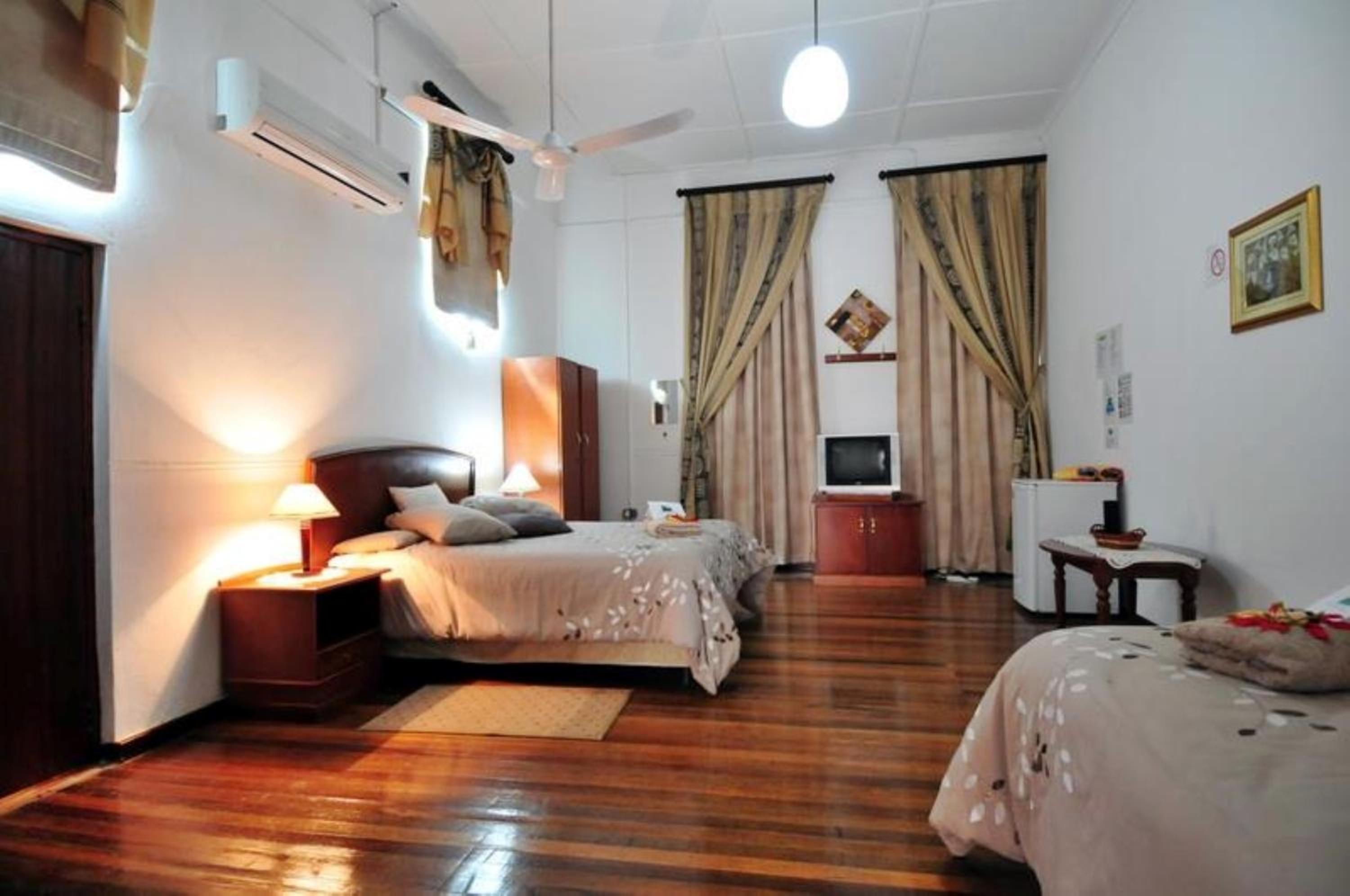 Oasis Country Lodge