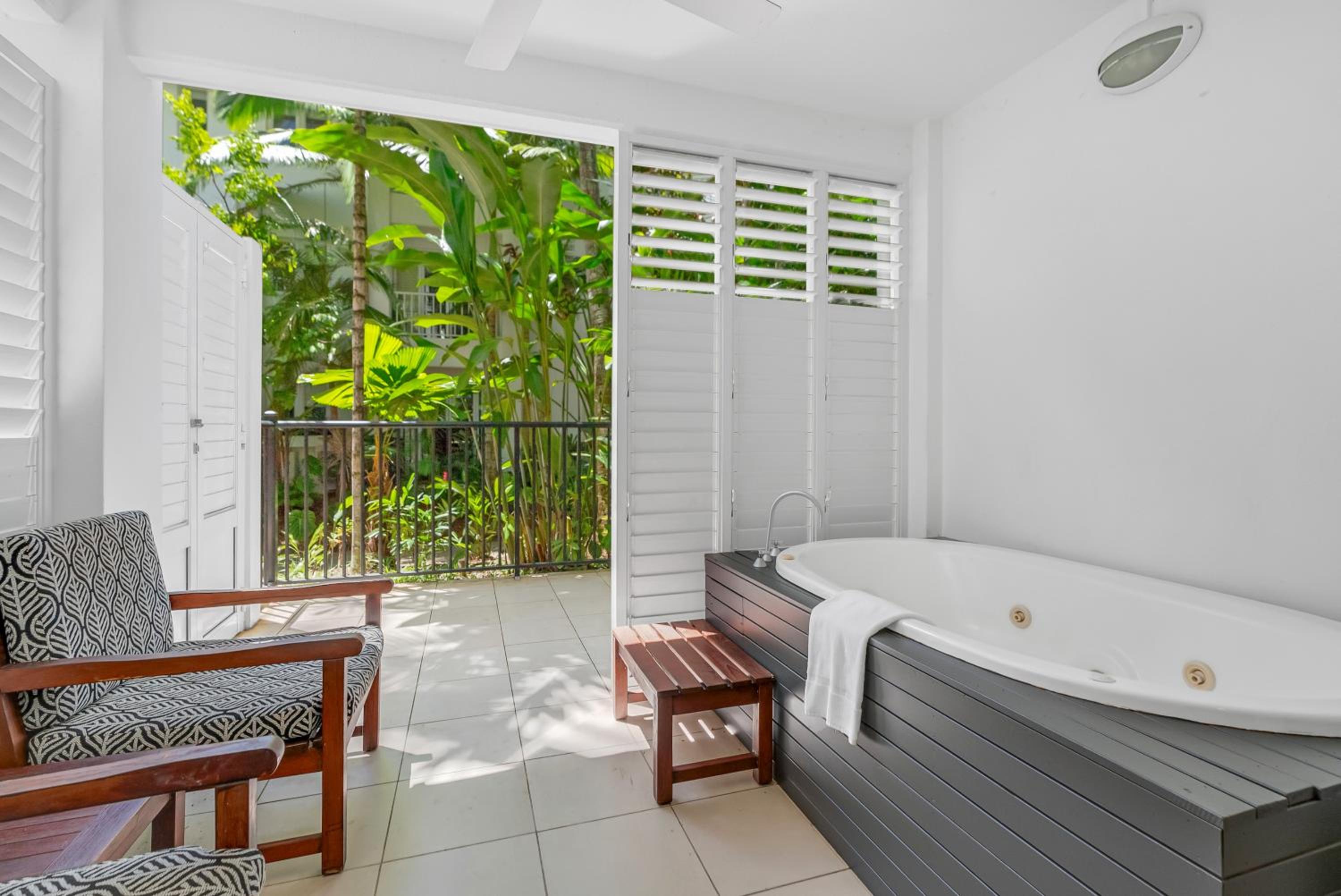 Elysium Private Accommodation at Beach Club & Spa