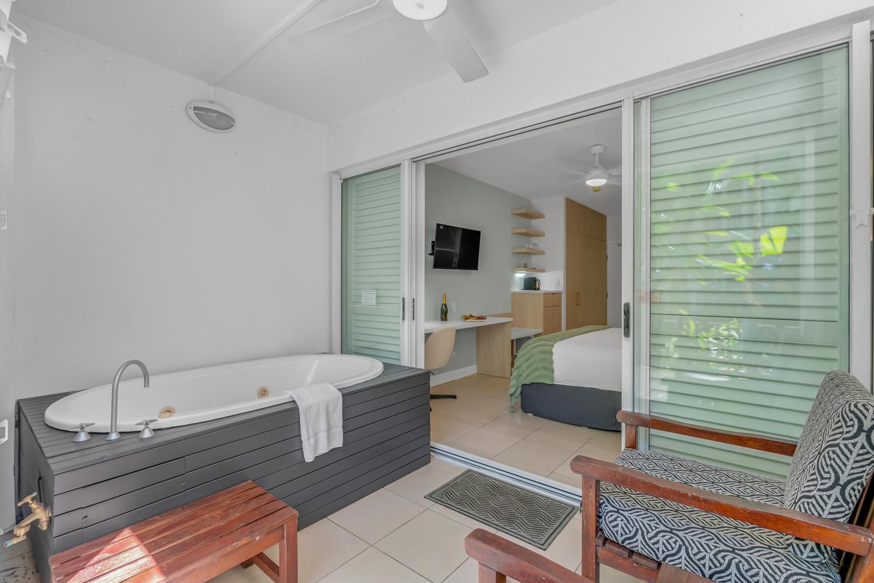 Elysium Private Accommodation at Beach Club & Spa