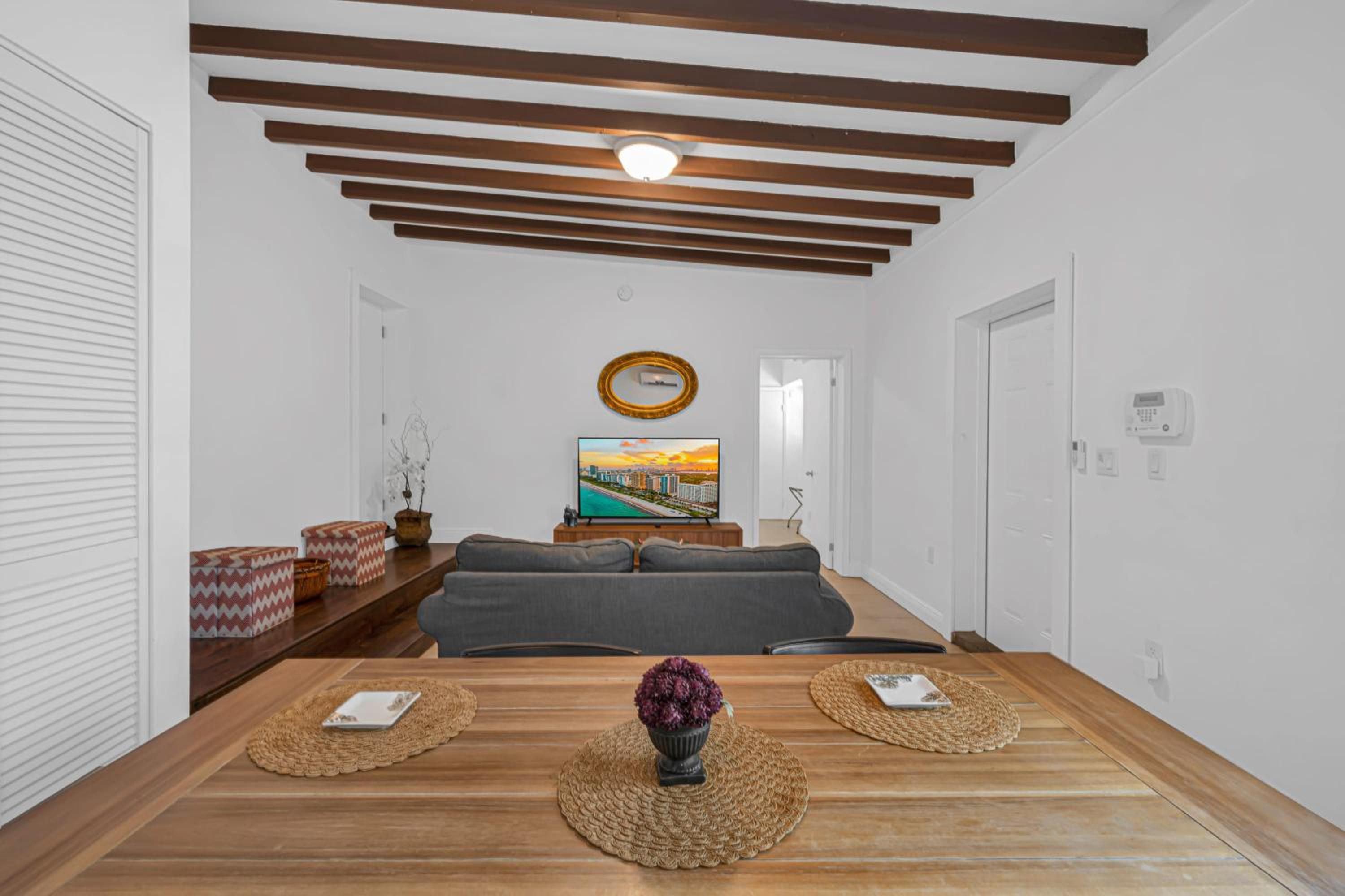 Casa Havana - Renovated One Bedroom in Miami