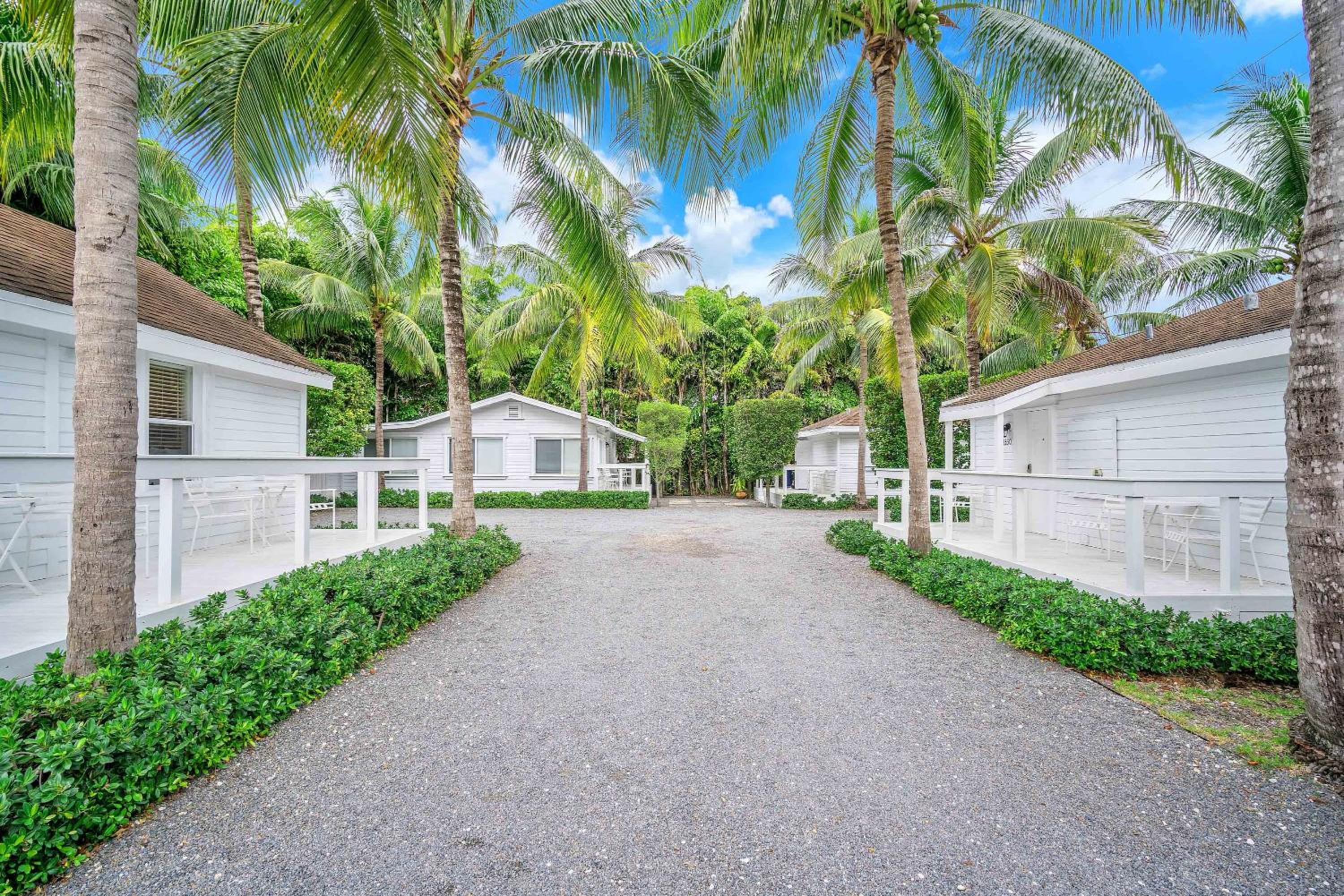 Grove Bay Bungalow - 2/2 Gated Cottage-Walk to Bay