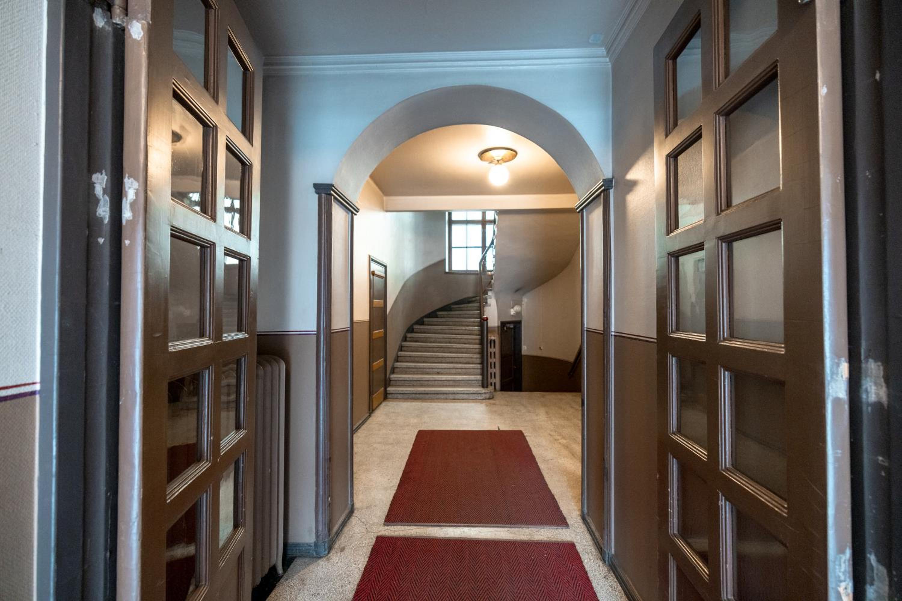2ndhomes Bright 125m2 4BR City Center Apartment with the Great Views view 3