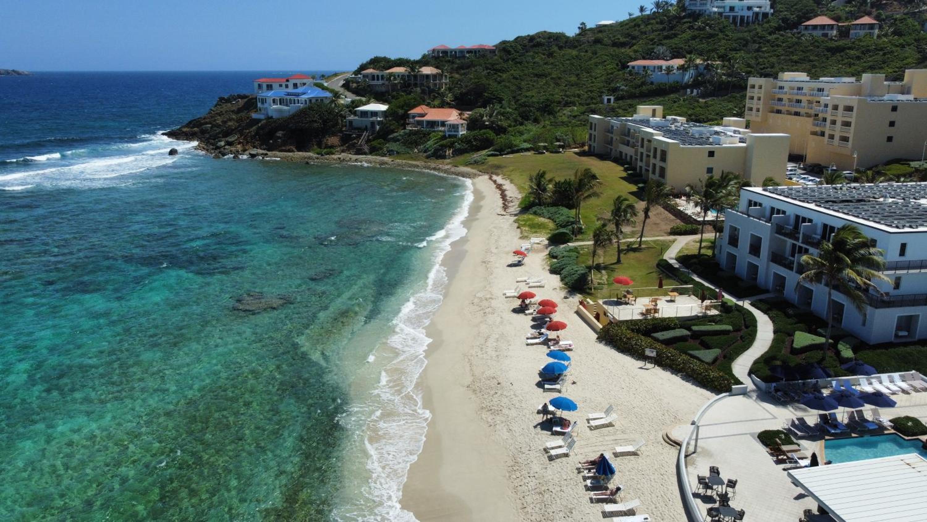 Suite with private beach view 3