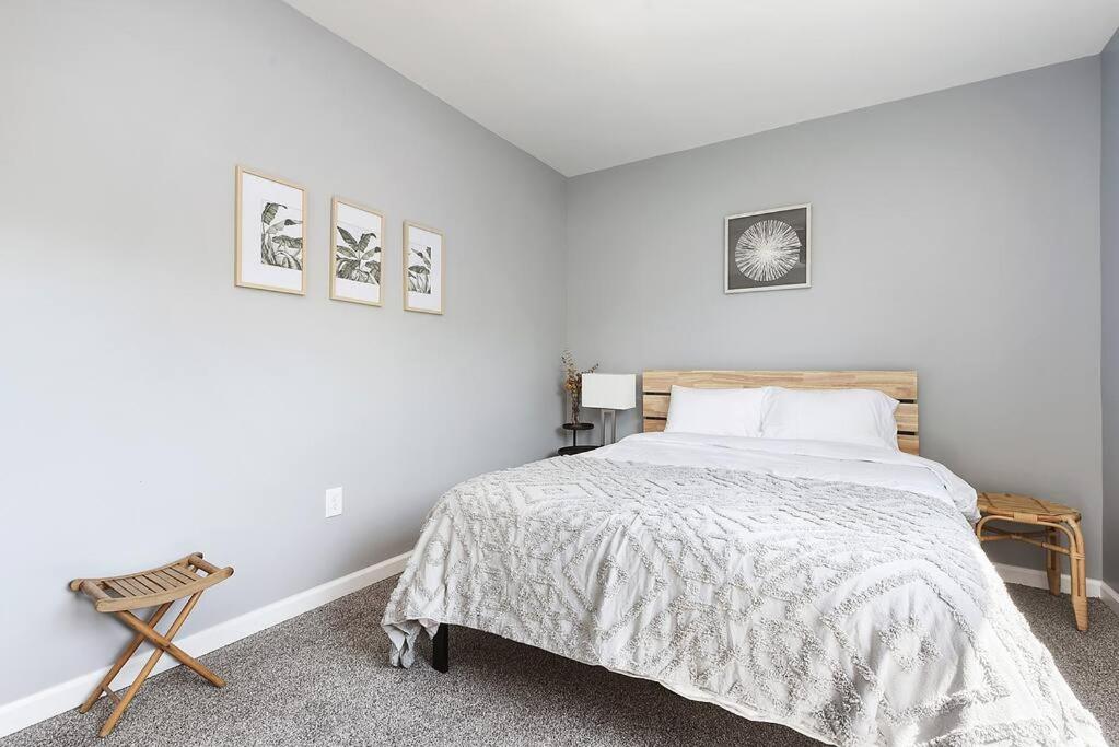 3BR Luxury Home with Fireplace view 5