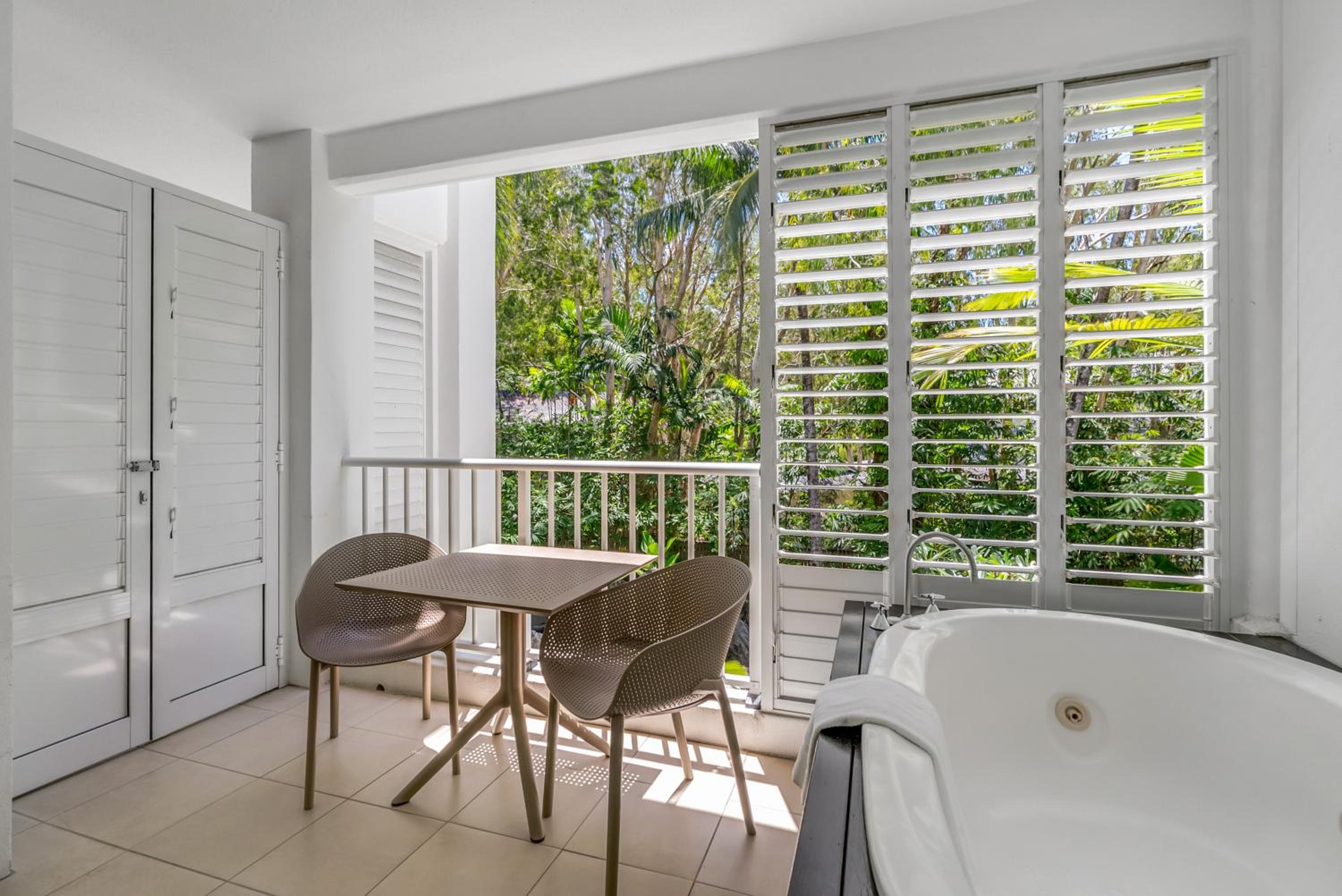 Elysium Private Accommodation at Beach Club & Spa