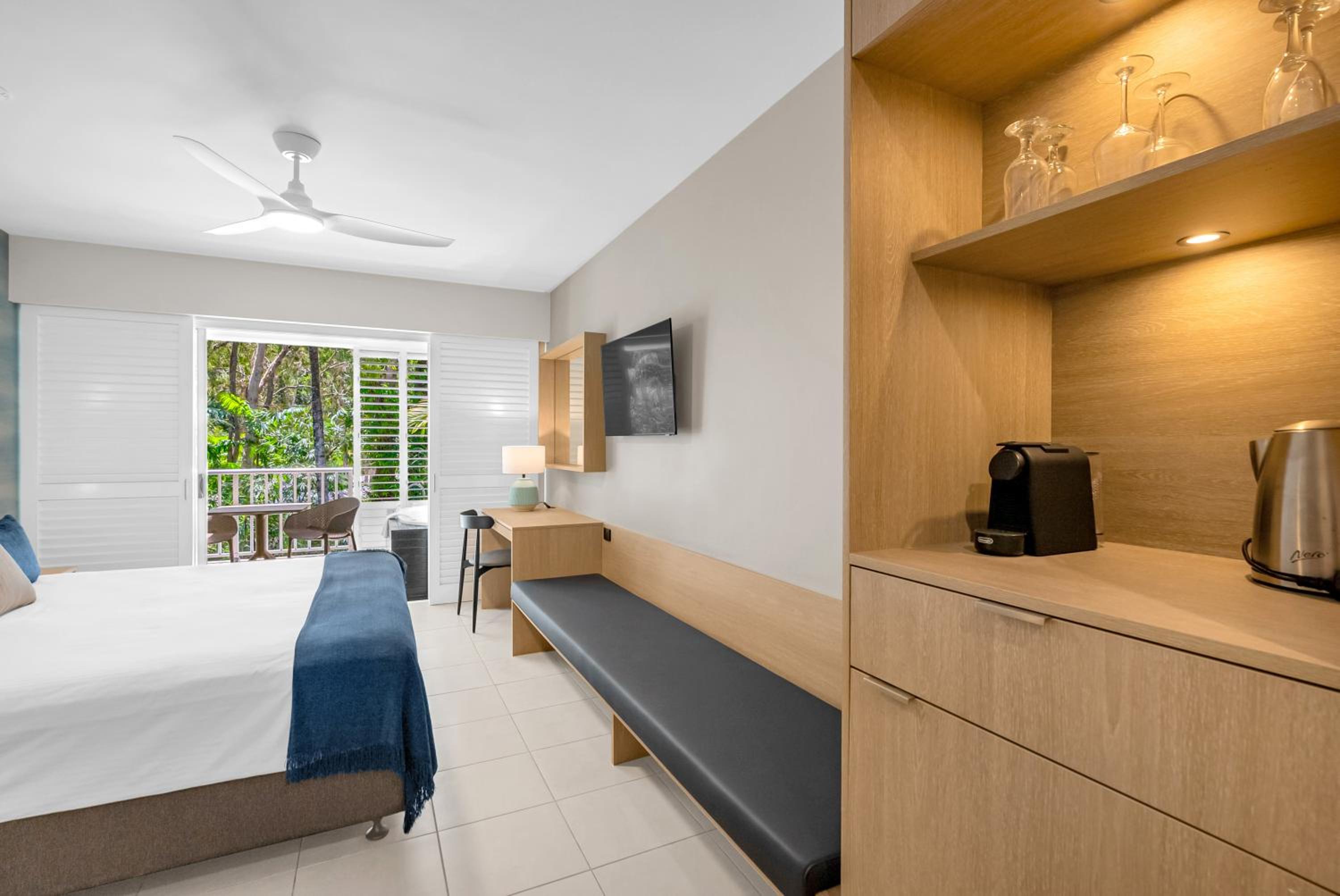 Elysium Private Accommodation at Beach Club & Spa