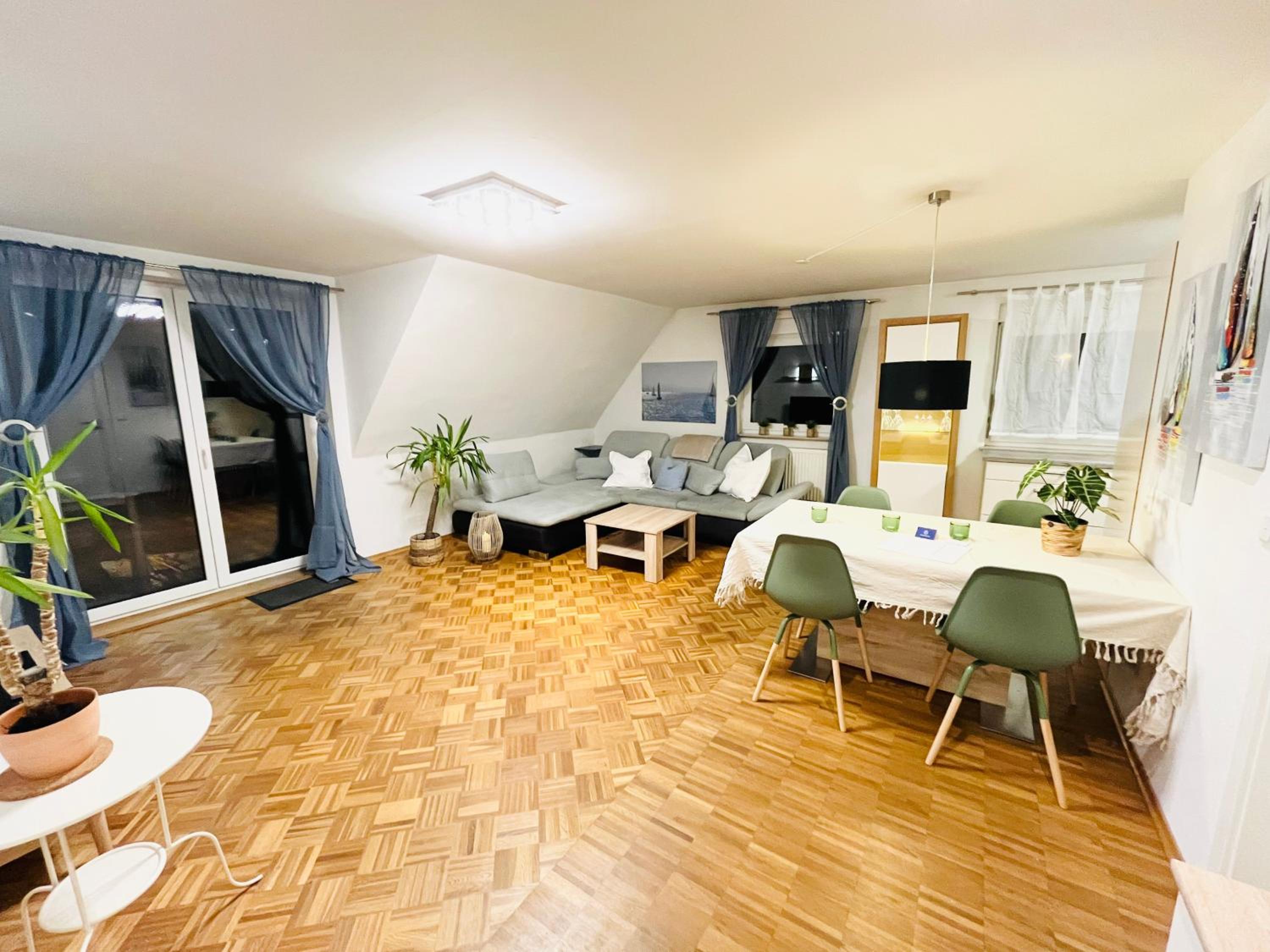SEEMOMENTE 3-Zimmer Apartment Friedrichshafen Messe Airport Balkon Parkplatz