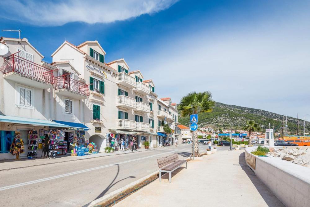 Apartment Riva Mare with Sea View in the center view 3