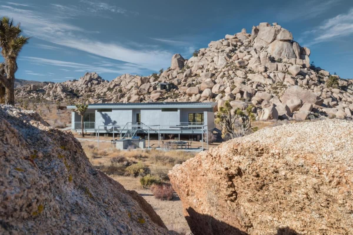 Hi-Desert Fade- Surrounded by Boulders w Cold Tub view 2