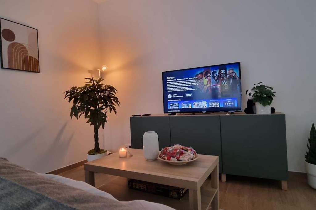 Worker's Lodge - 2 Bedrooms & Court yard - Antwerp Smooth Stays