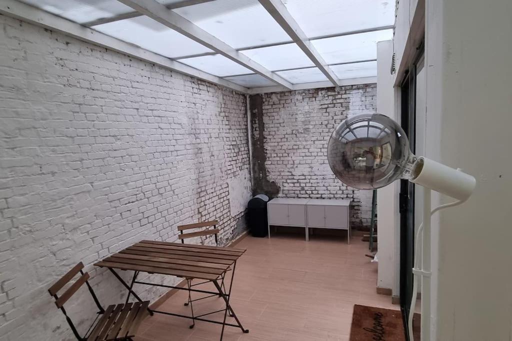 Worker's Lodge - 2 Bedrooms & Court yard - Antwerp Smooth Stays