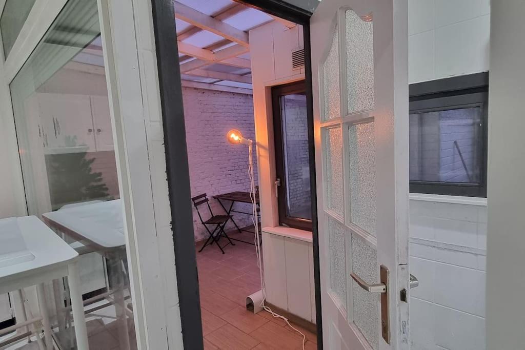 Worker's Lodge - 2 Bedrooms & Court yard - Antwerp Smooth Stays