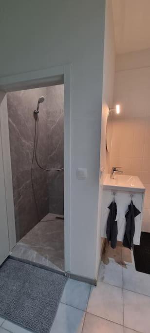 Worker's Lodge - 2 Bedrooms & Court yard - Antwerp Smooth Stays