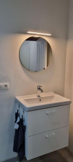 Worker's Lodge - 2 Bedrooms & Court yard - Antwerp Smooth Stays