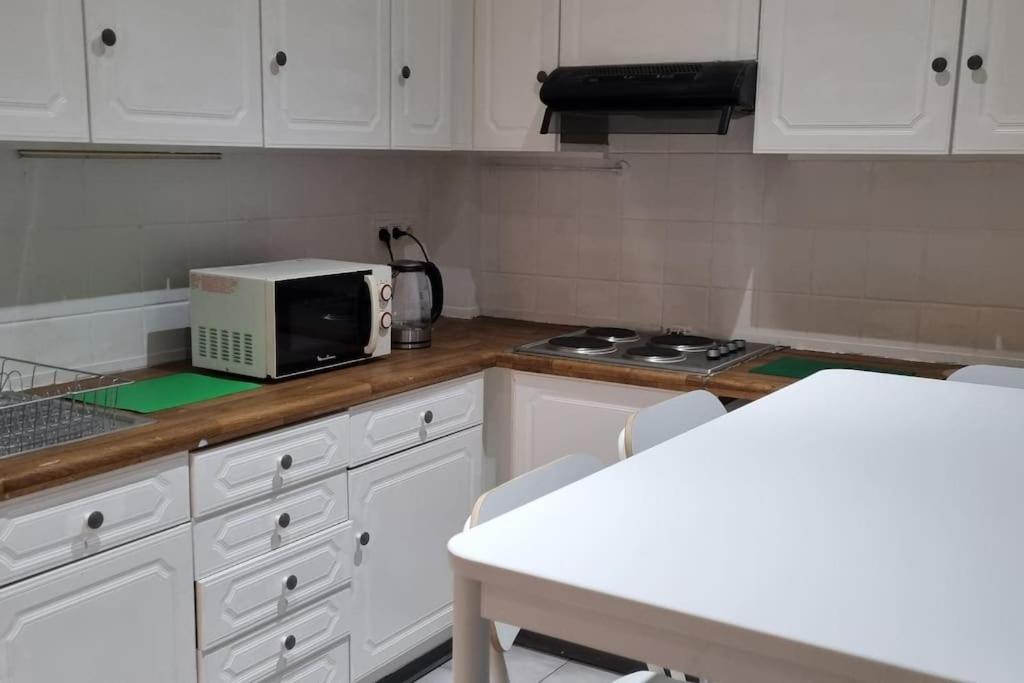 Worker's Lodge - 2 Bedrooms & Court yard - Antwerp Smooth Stays