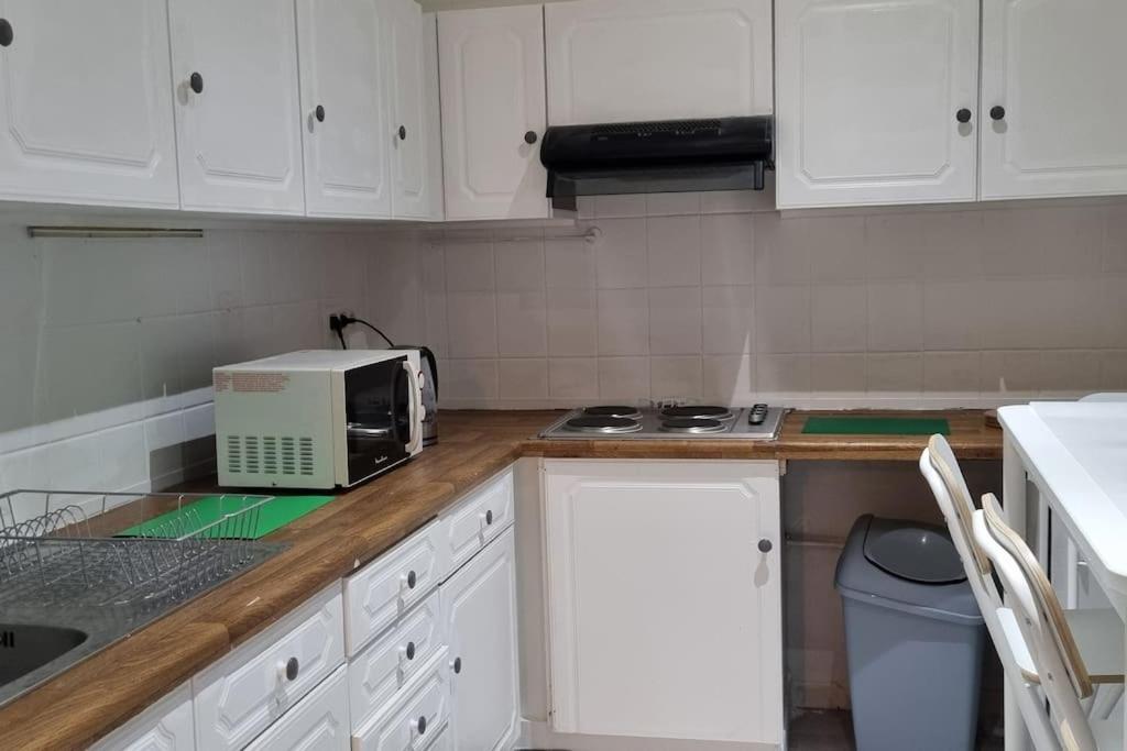 Worker's Lodge - 2 Bedrooms & Court yard - Antwerp Smooth Stays