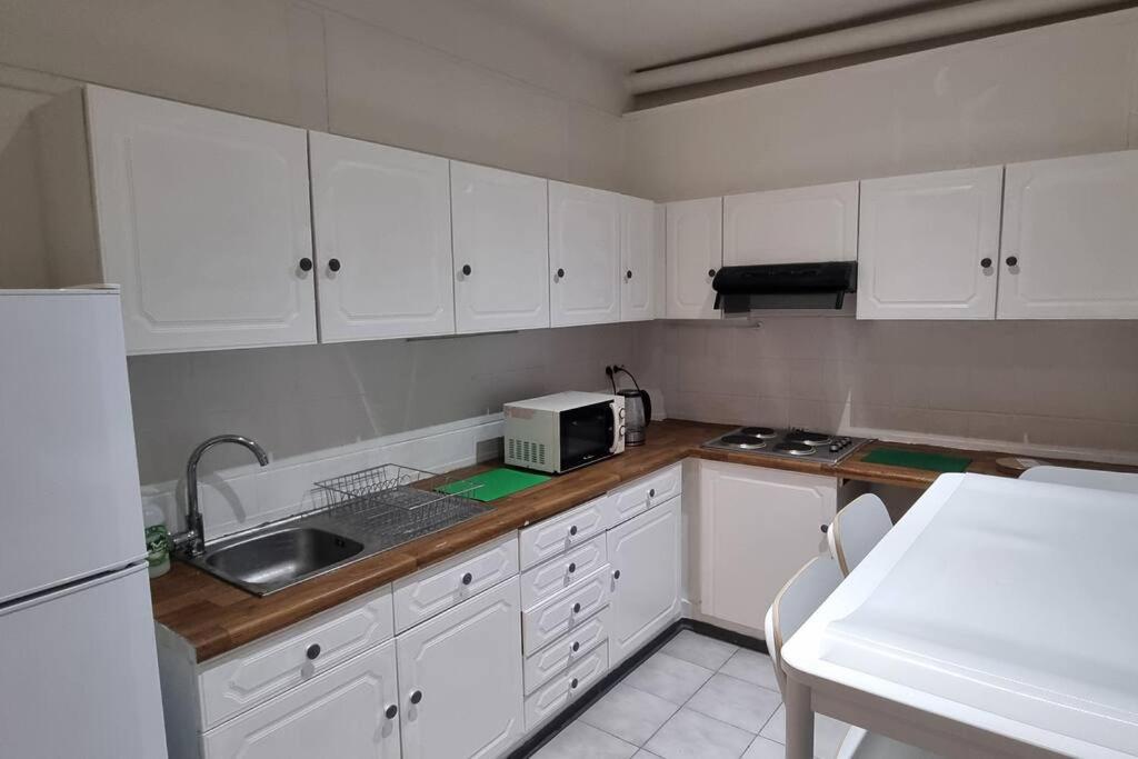 Worker's Lodge - 2 Bedrooms & Court yard - Antwerp Smooth Stays
