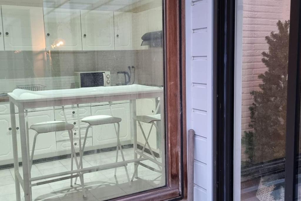 Worker's Lodge - 2 Bedrooms & Court yard - Antwerp Smooth Stays