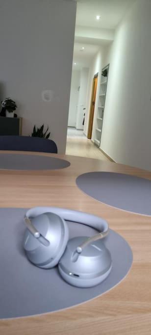 Worker's Lodge - 2 Bedrooms & Court yard - Antwerp Smooth Stays