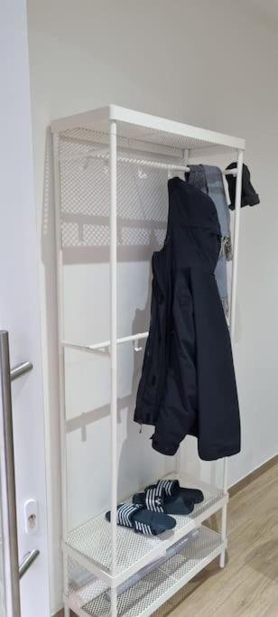 Worker's Lodge - 2 Bedrooms & Court yard - Antwerp Smooth Stays