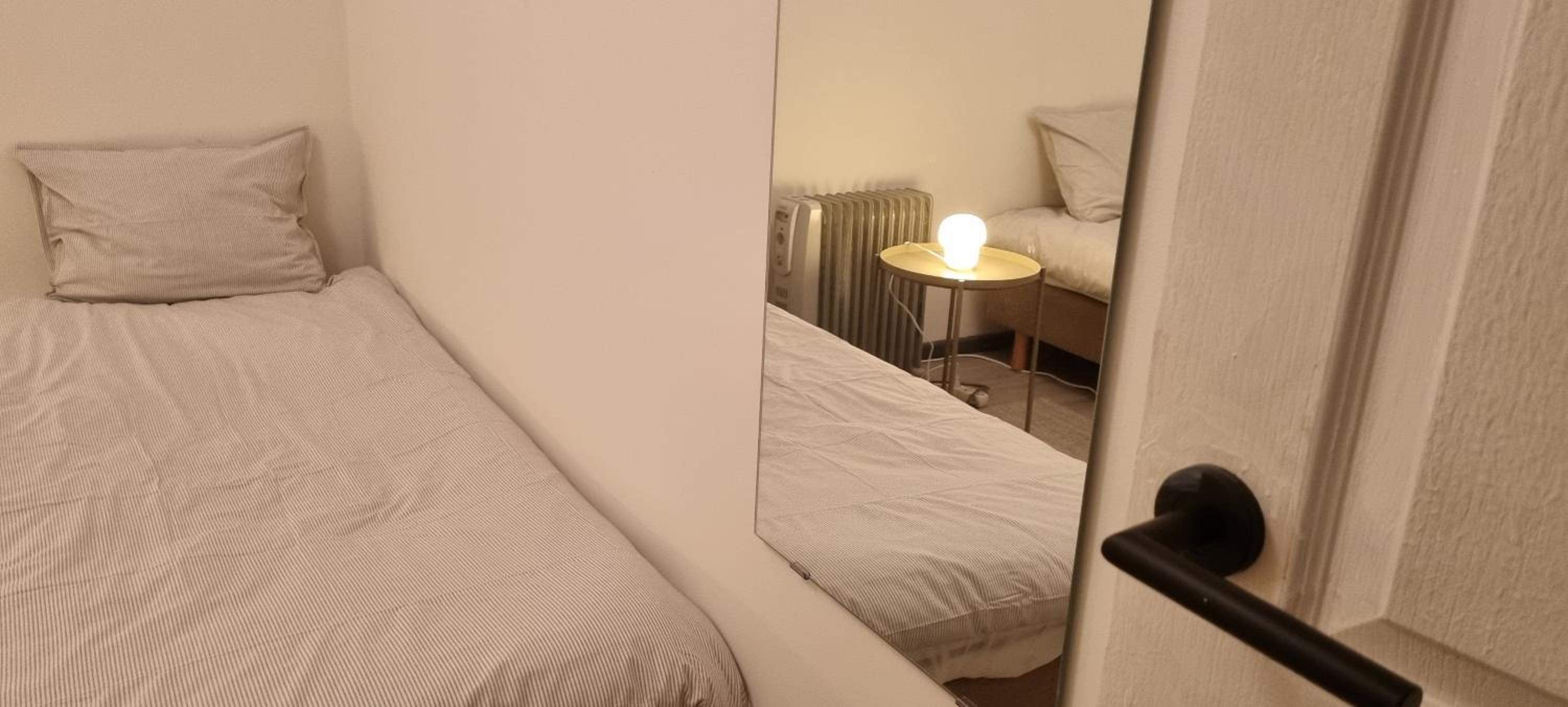 Worker's Lodge - 2 Bedrooms & Court yard - Antwerp Smooth Stays