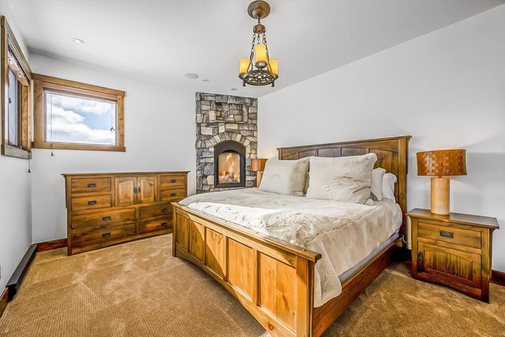 Inuksuk Lodge - 4800 sq ft of Big White Excellence!