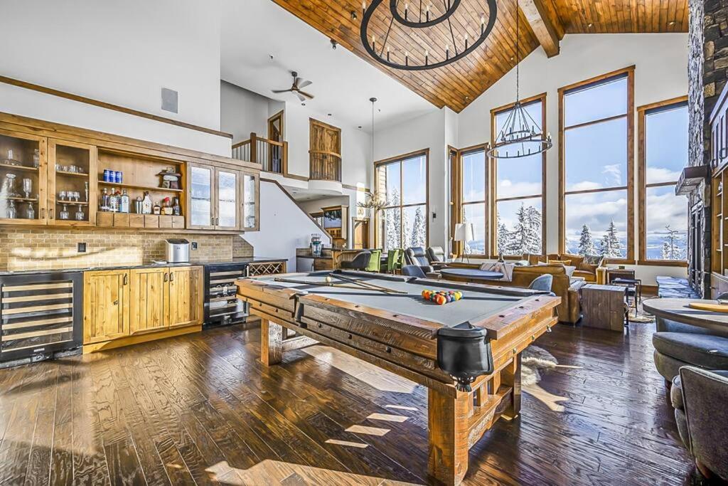 Inuksuk Lodge - 4800 sq ft of Big White Excellence!