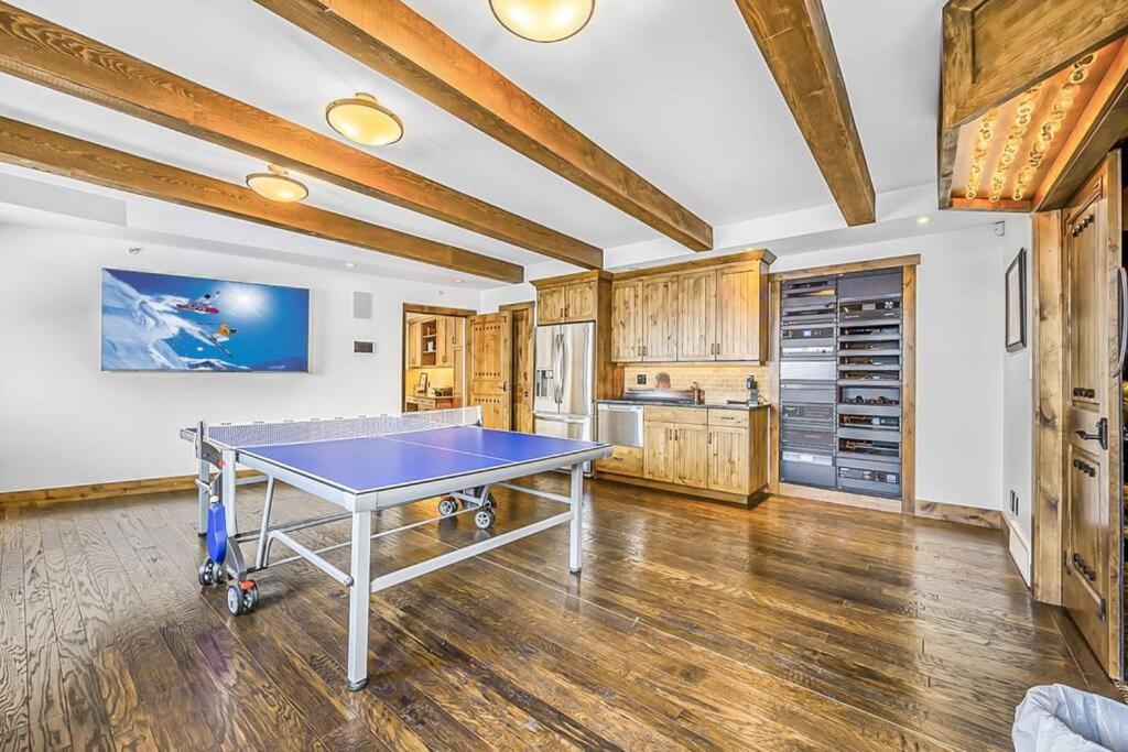 Inuksuk Lodge - 4800 sq ft of Big White Excellence!